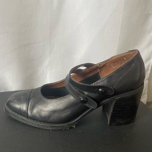 Vintage 90s United Heels